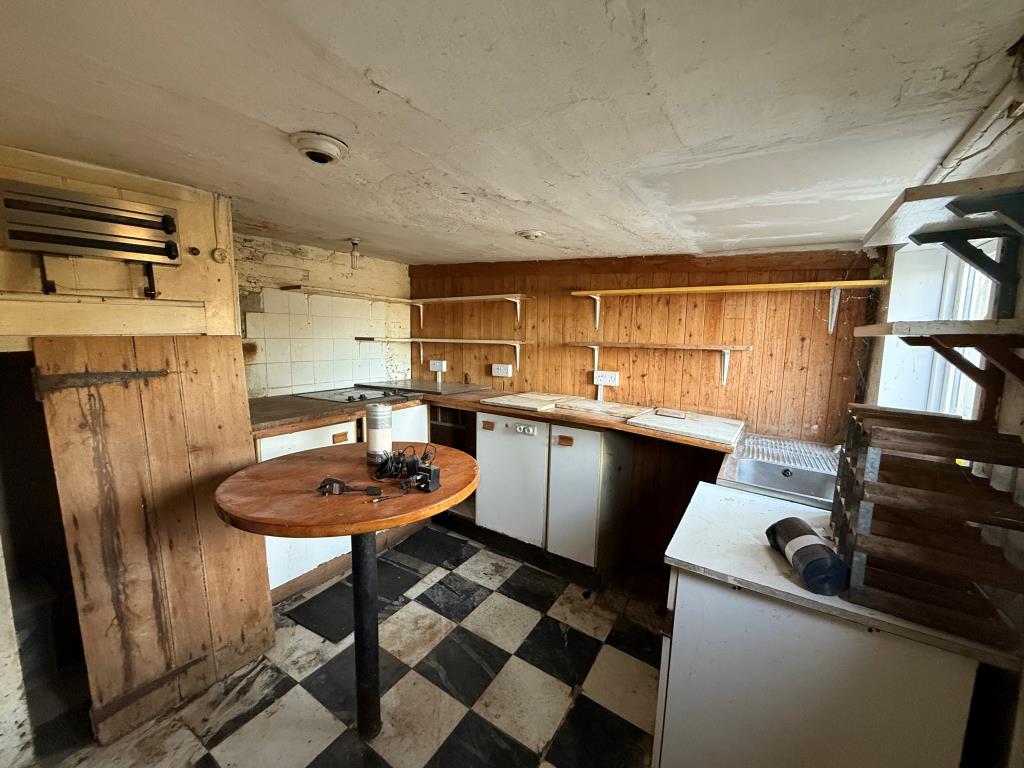 Lot: 115 - END-TERRACE HOUSE FOR REPAIR - Kitchen